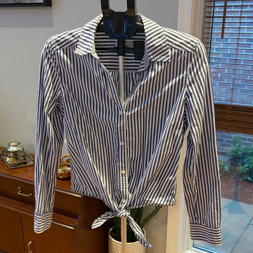 Vineyard Vines Blue and White Striped Button-Down Shirt
